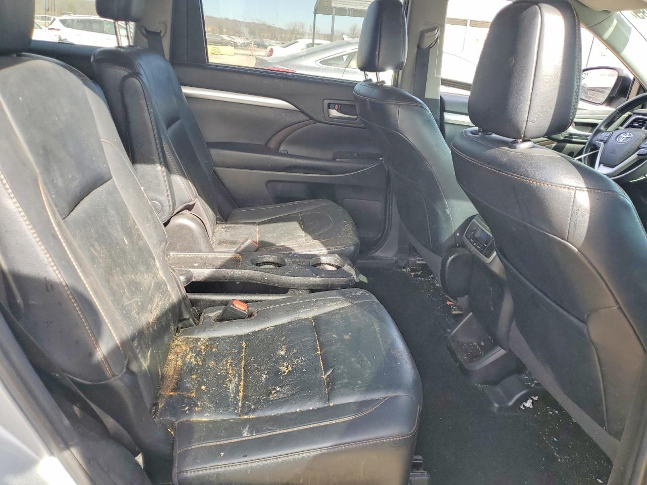 2019 TOYOTA HIGHLANDER SE photo 11