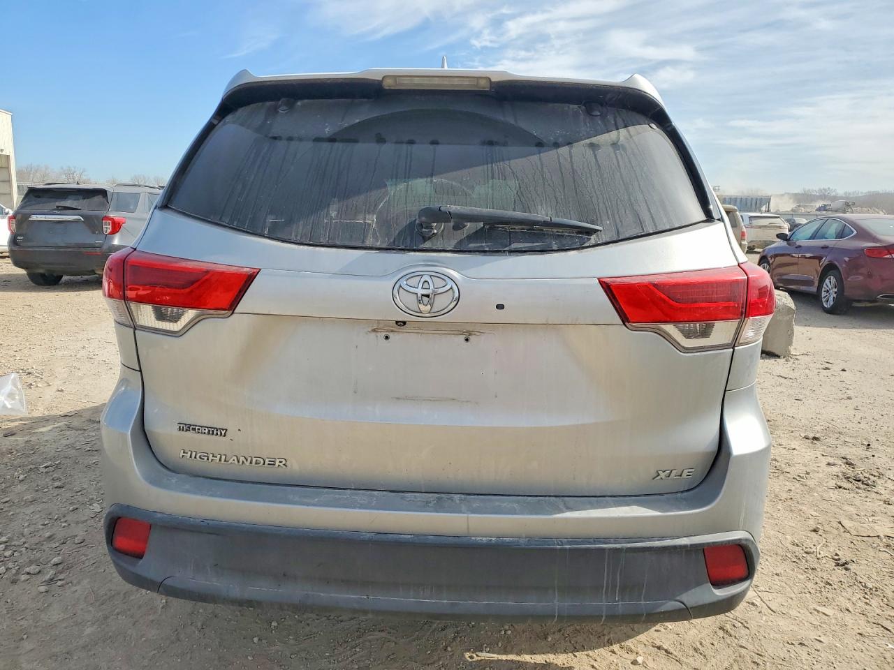 2019 TOYOTA HIGHLANDER SE photo 6