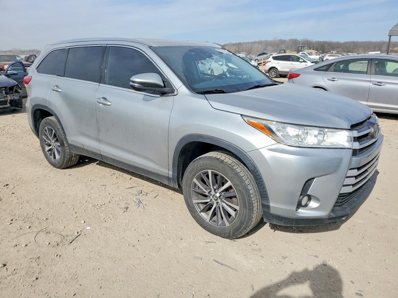 2019 TOYOTA HIGHLANDER SE photo 4