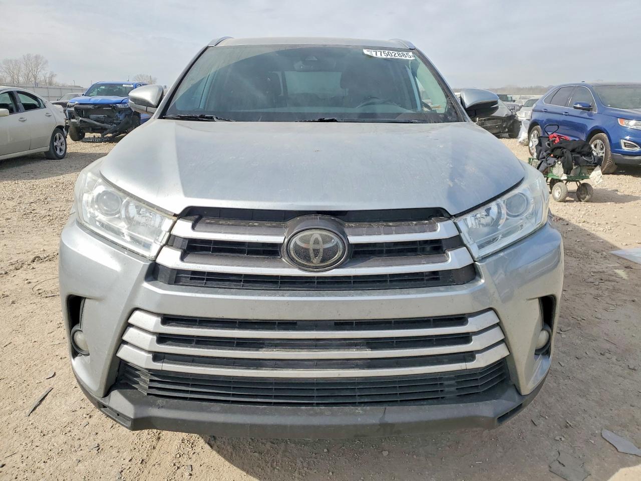 2019 TOYOTA HIGHLANDER SE photo 5