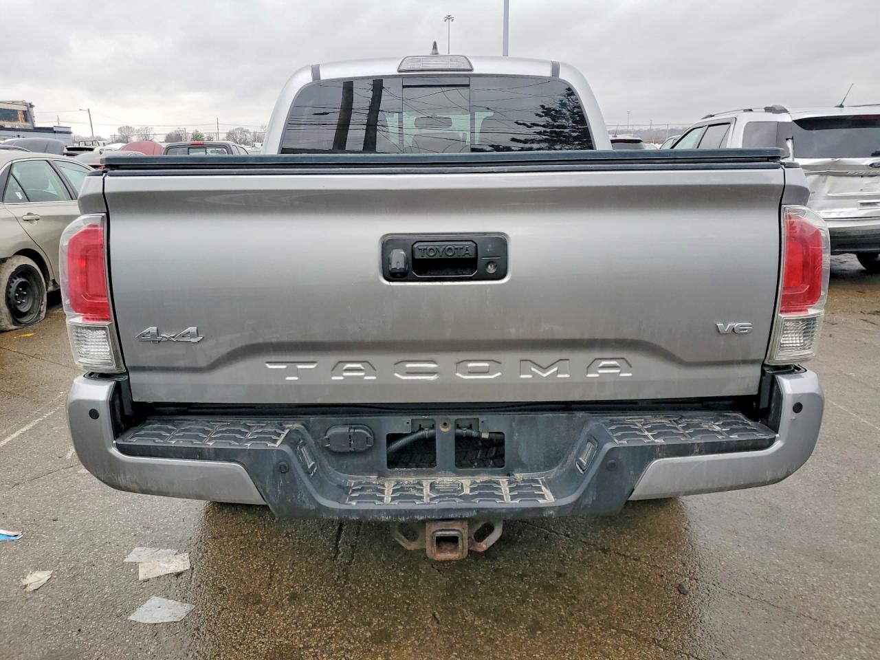 2017 TOYOTA TACOMA LIMITED photo 11