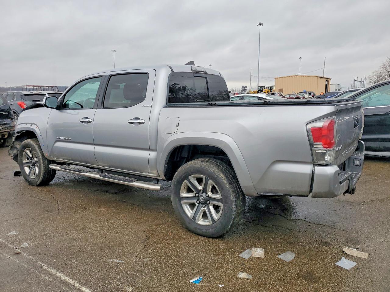 2017 TOYOTA TACOMA LIMITED photo 3