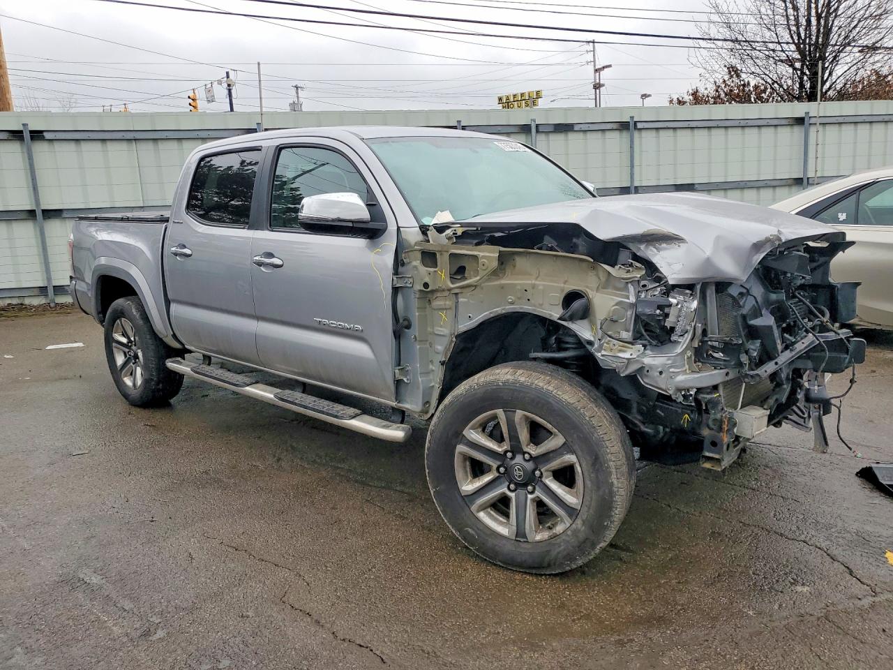 2017 TOYOTA TACOMA LIMITED photo 7
