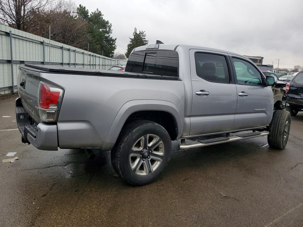 2017 TOYOTA TACOMA LIMITED photo 5