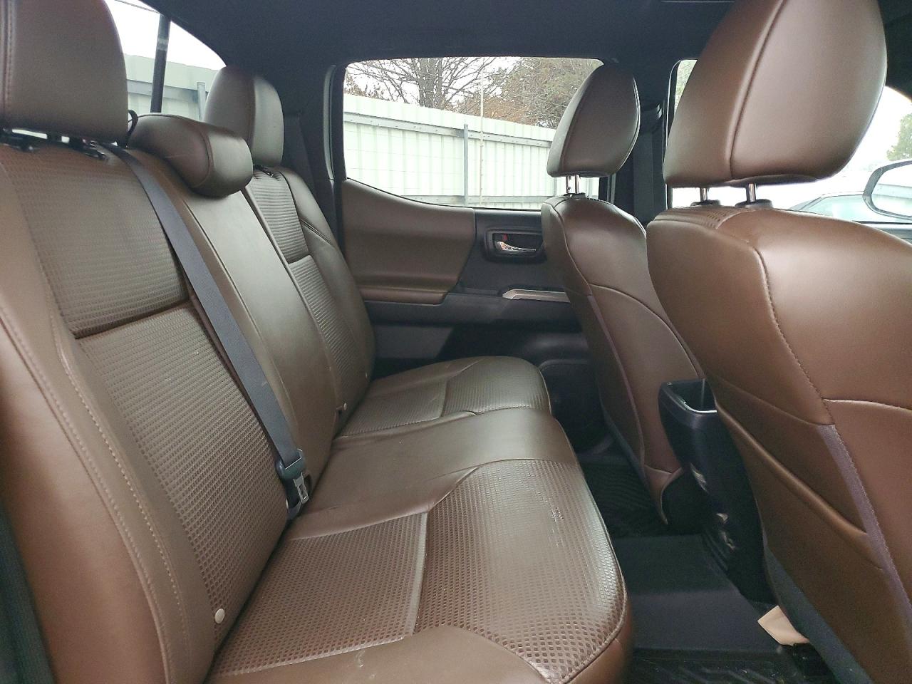 2017 TOYOTA TACOMA LIMITED photo 19