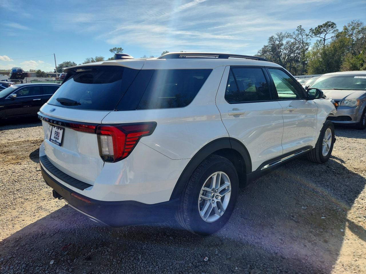 2025 FORD EXPLORER ACTIVE photo 3