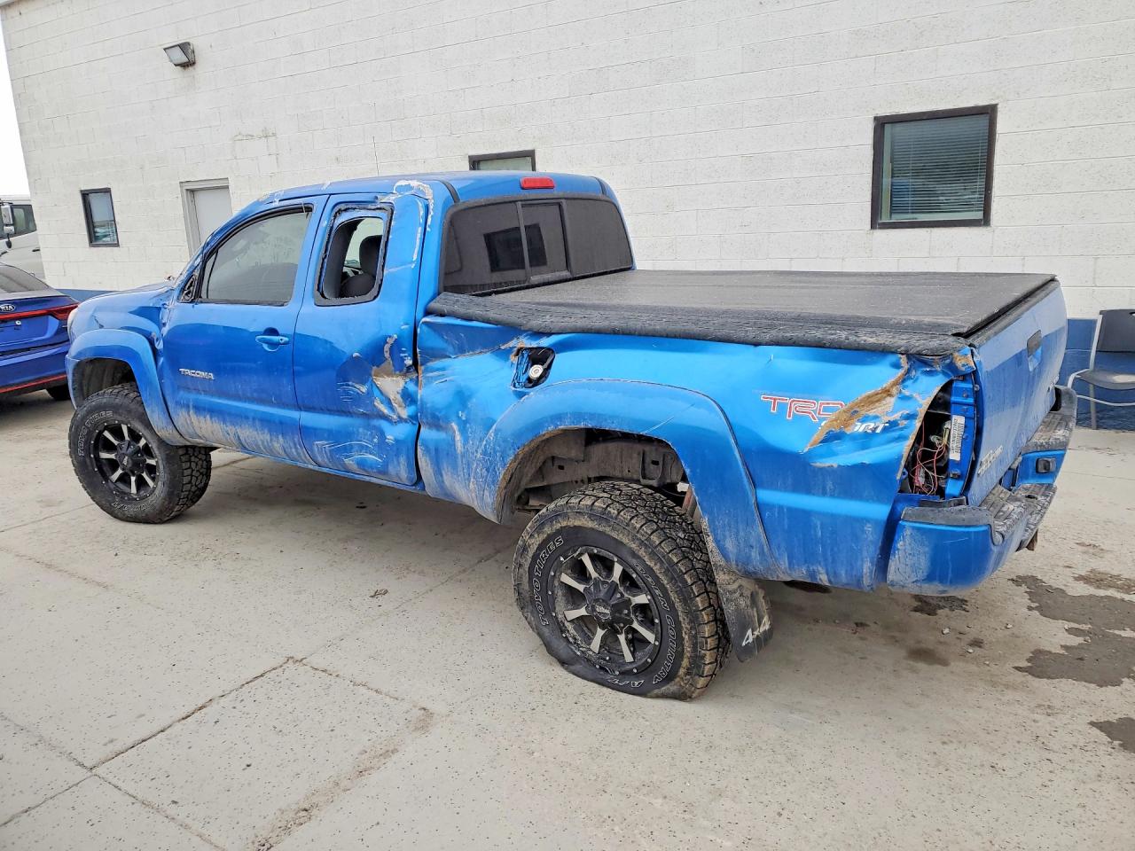 2005 TOYOTA TACOMA photo 2