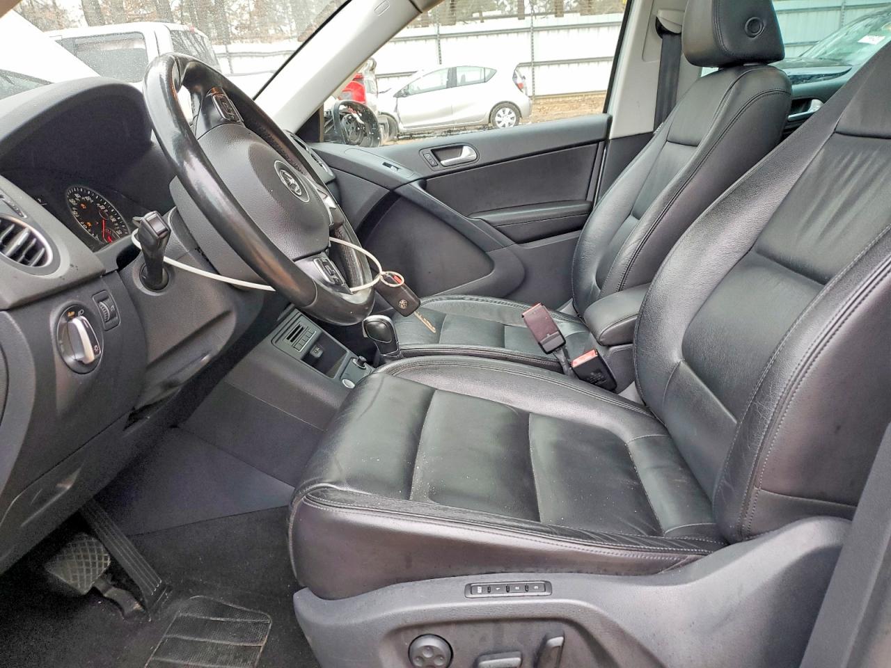 2017 VOLKSWAGEN TIGUAN SPORT photo 13