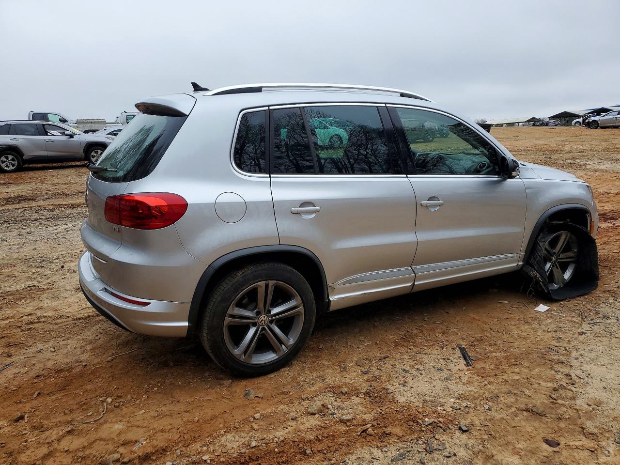 2017 VOLKSWAGEN TIGUAN SPORT photo 5