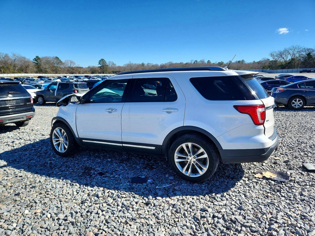 2018 FORD EXPLORER XLT photo 4