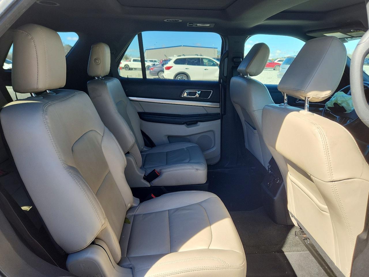 2018 FORD EXPLORER XLT photo 31