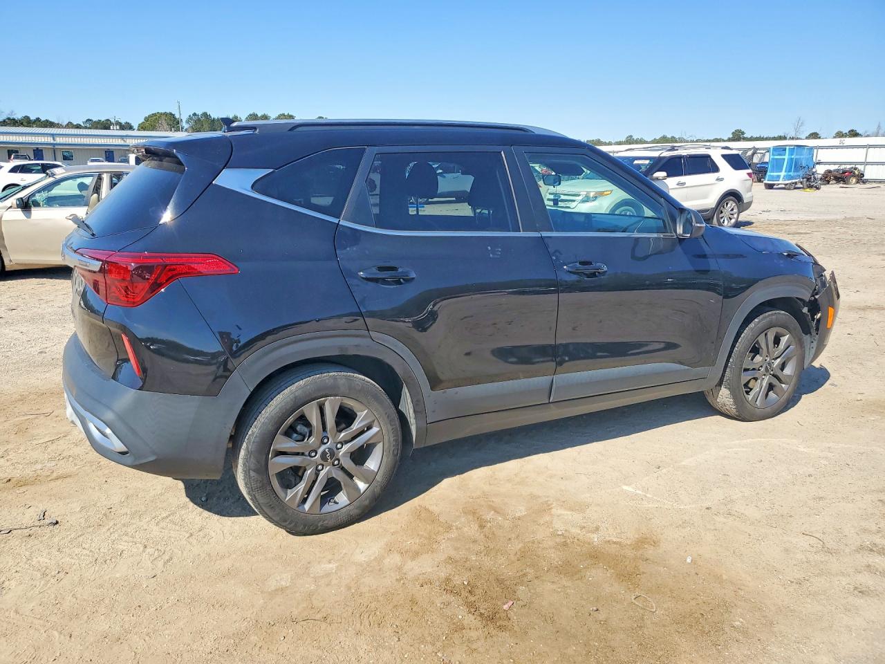 2023 KIA SELTOS S photo 5