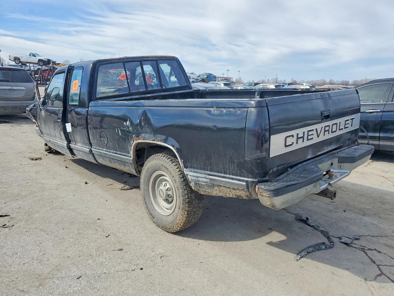 1990 CHEVROLET GMT-400 C2500 photo 2