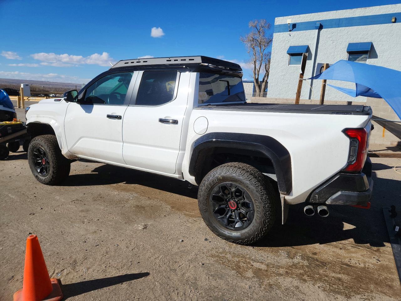 2024 TOYOTA TACOMA DOUBLE CAB photo 2