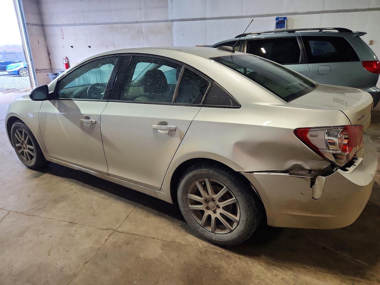 2015 CHEVROLET CRUZE LS photo 2