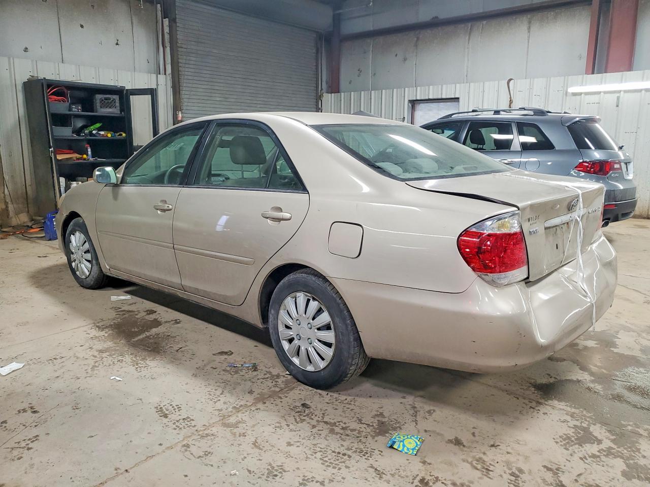 2006 TOYOTA CAMRY LE photo 2