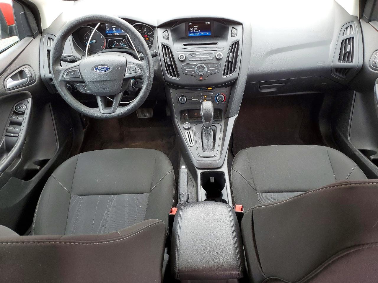 2017 FORD FOCUS SE photo 8