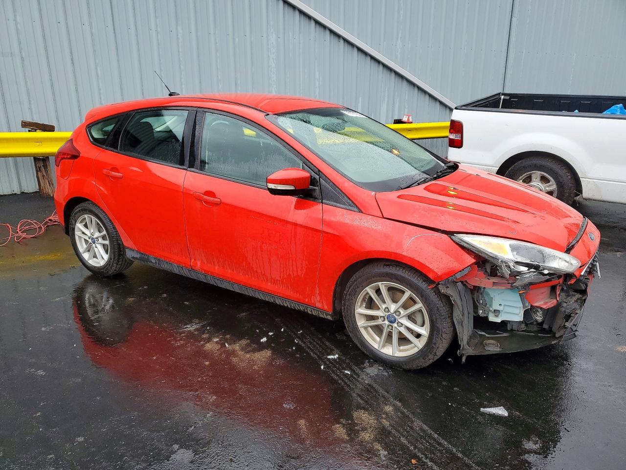 2017 FORD FOCUS SE photo 4