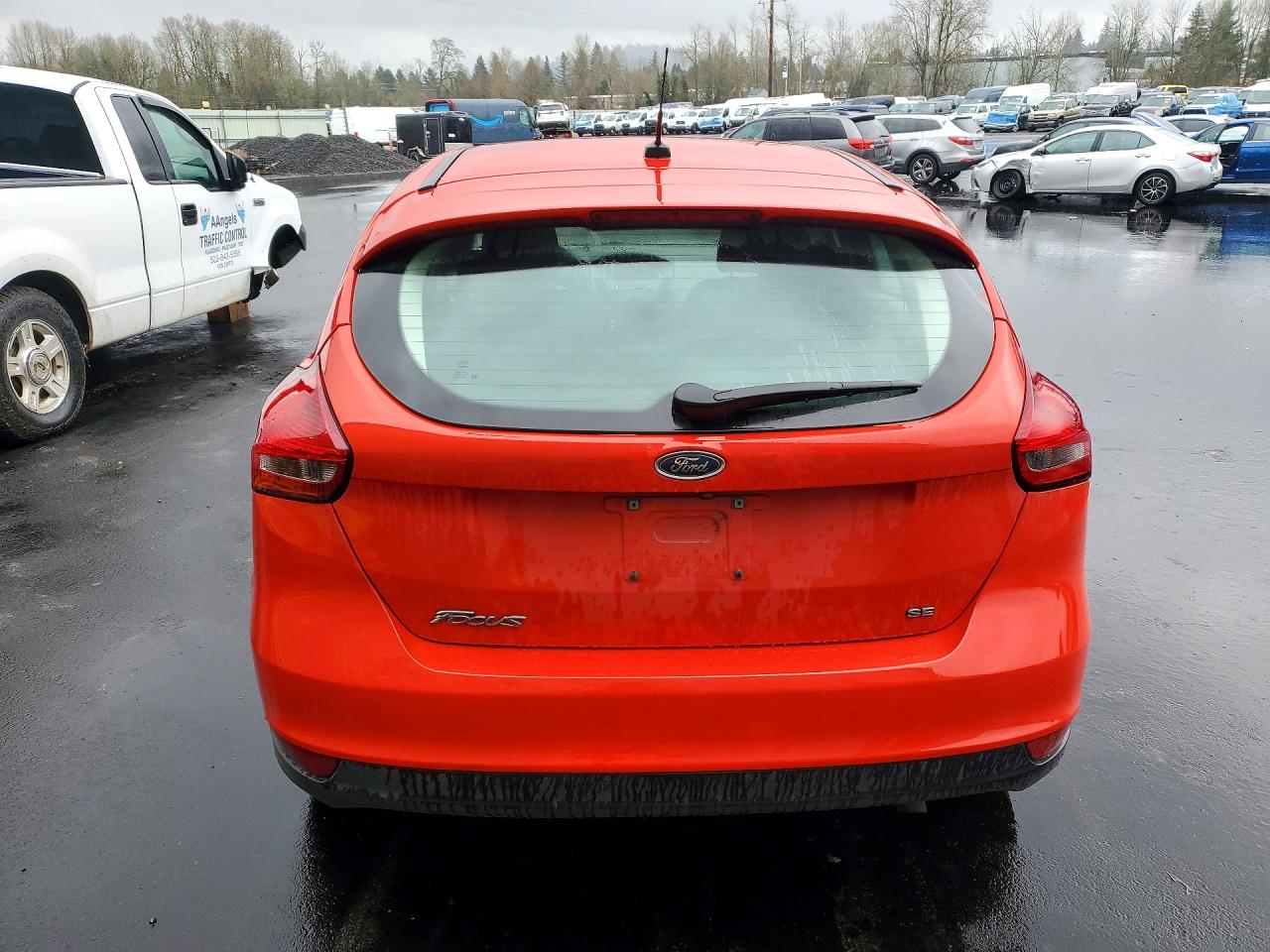 2017 FORD FOCUS SE photo 6