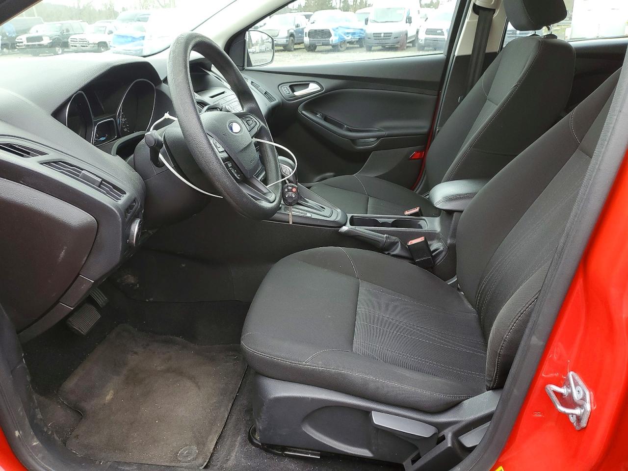 2017 FORD FOCUS SE photo 7