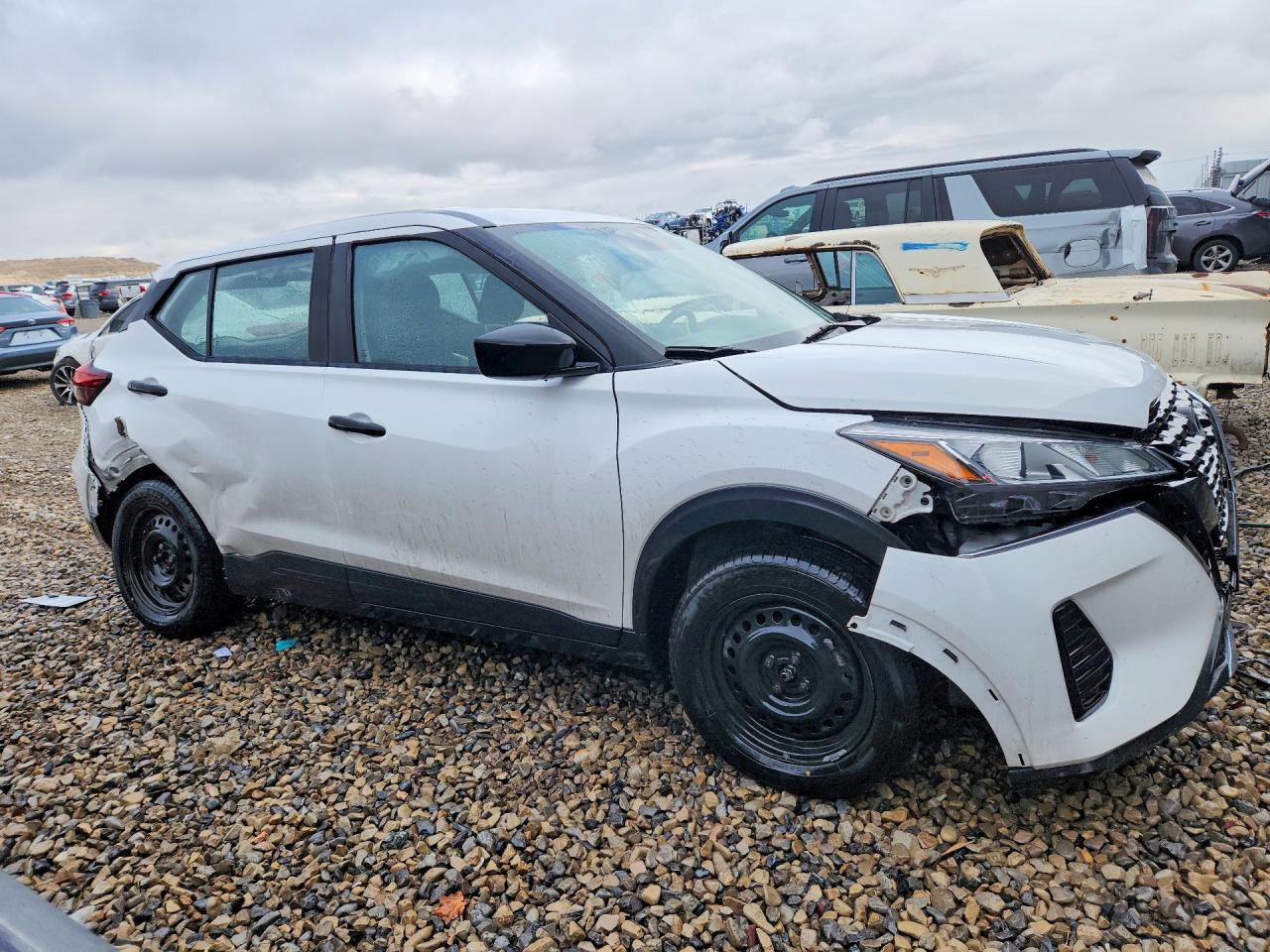 2023 NISSAN KICKS S photo 4