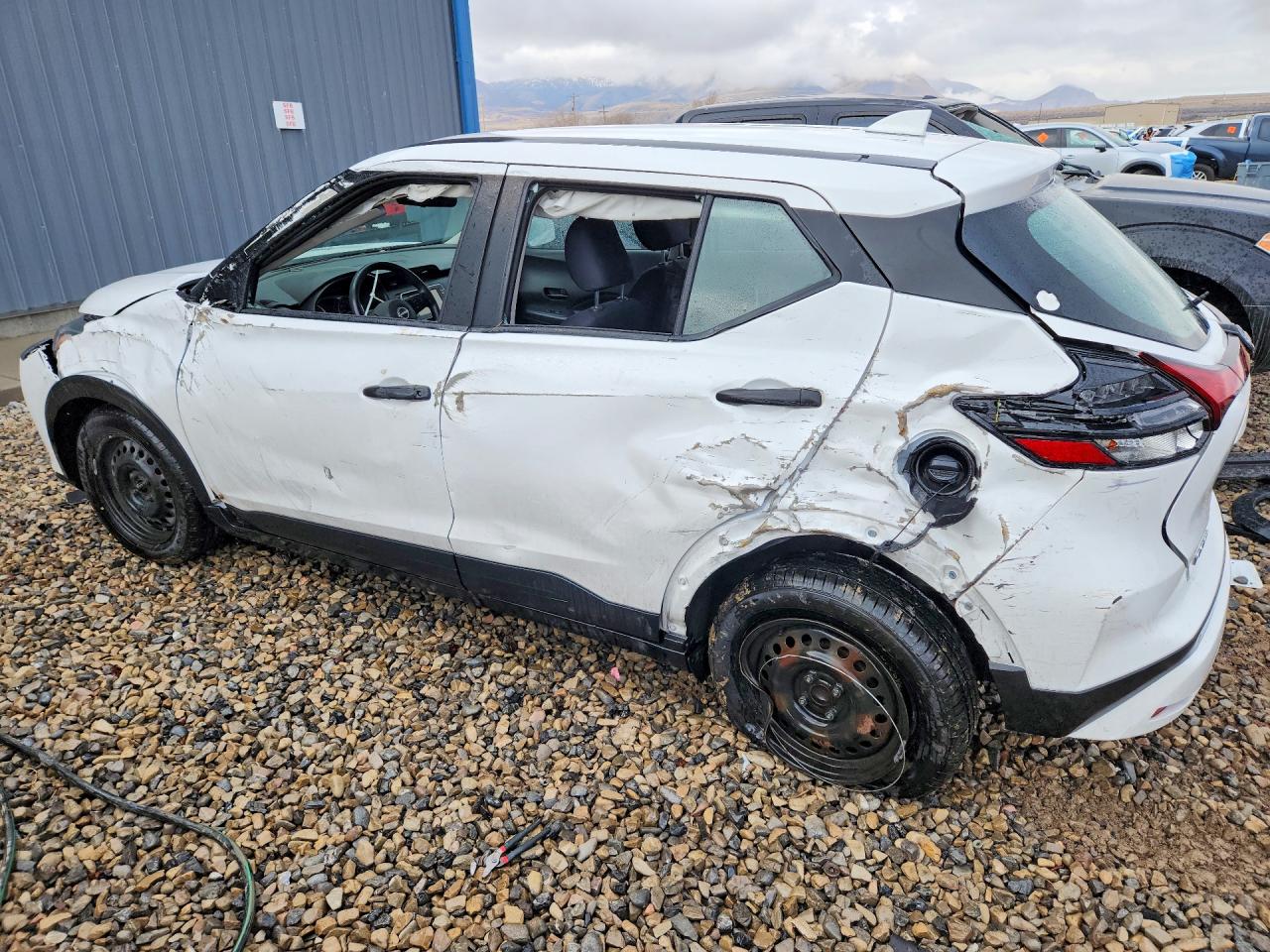 2023 NISSAN KICKS S photo 2