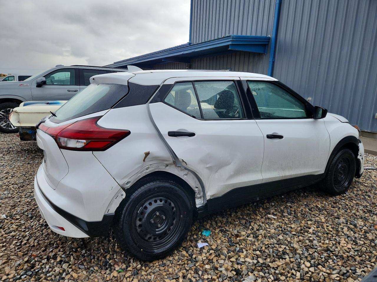2023 NISSAN KICKS S photo 3