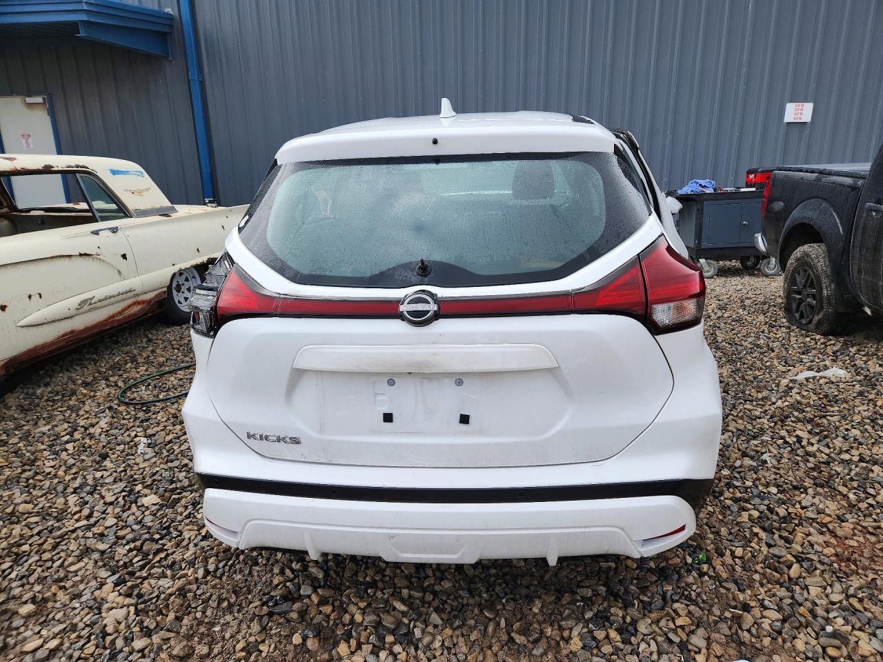 2023 NISSAN KICKS S photo 6