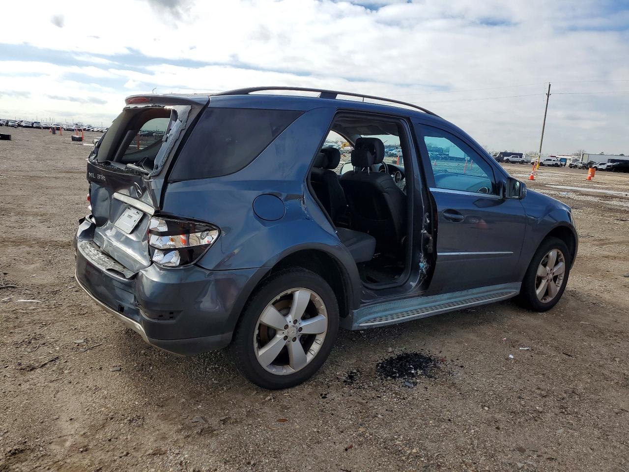 2011 MERCEDES-BENZ ML 350 4MATIC photo 3