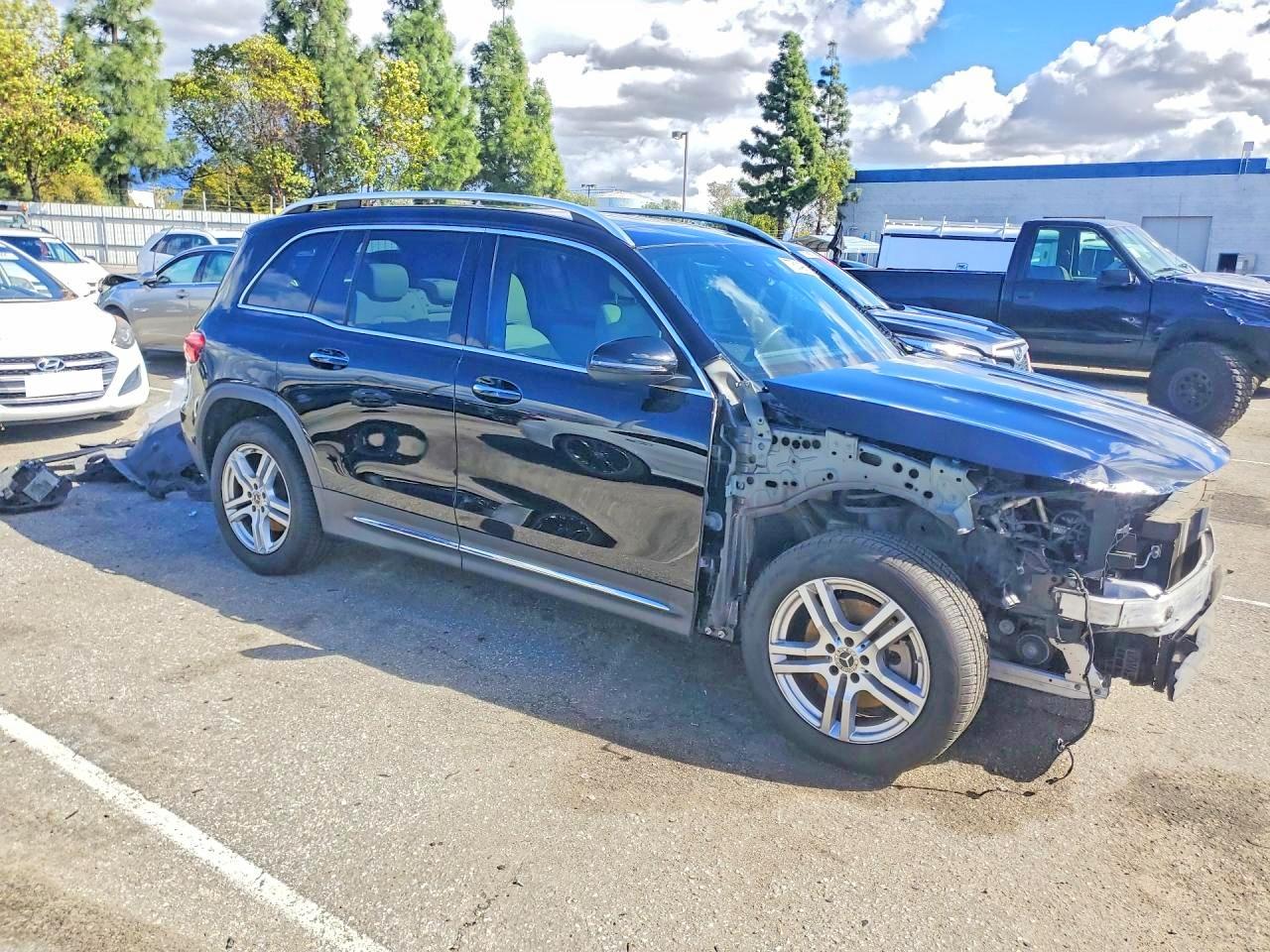 2020 MERCEDES-BENZ GLB 250 photo 4