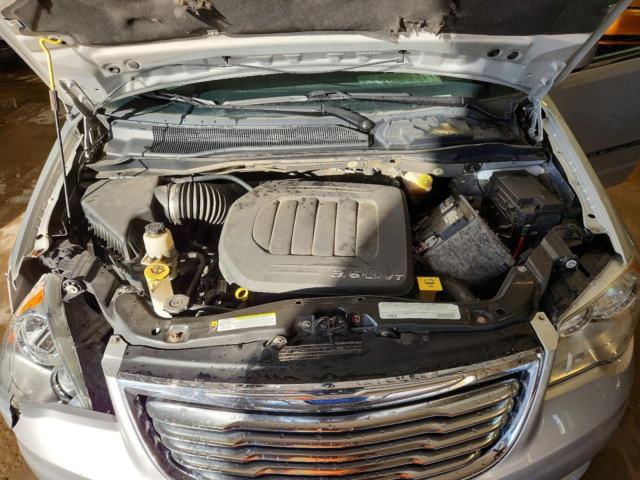 2012 CHRYSLER TOWN & COUNTRY TOURING photo 12