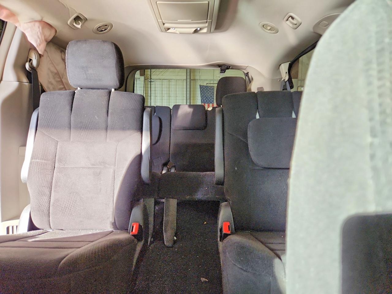 2012 CHRYSLER TOWN & COUNTRY TOURING photo 10
