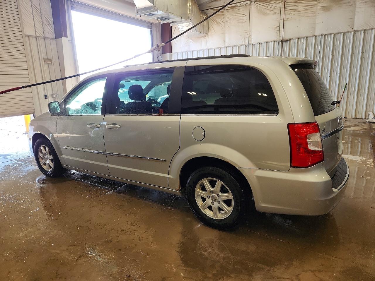 2012 CHRYSLER TOWN & COUNTRY TOURING photo 2