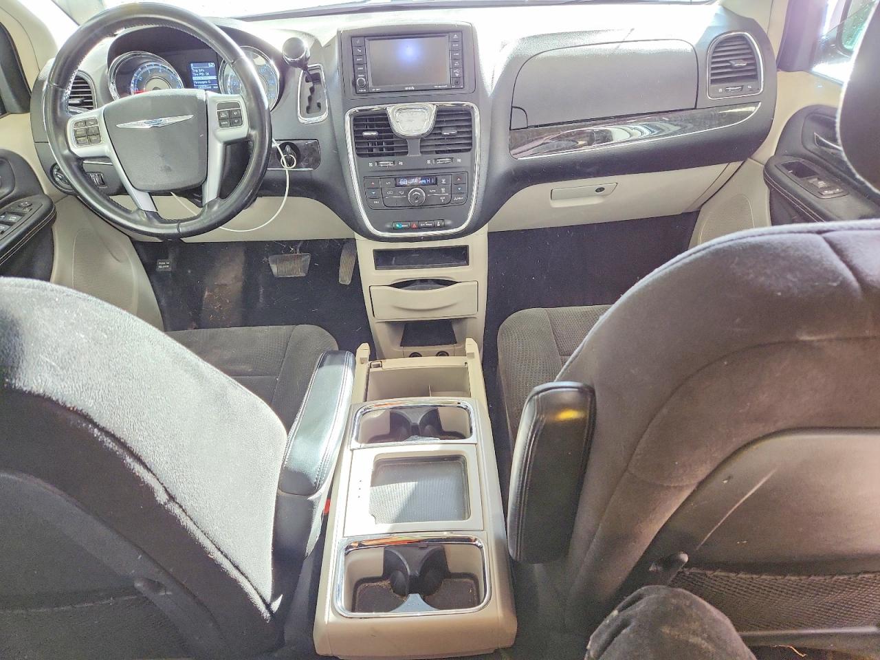 2012 CHRYSLER TOWN & COUNTRY TOURING photo 8