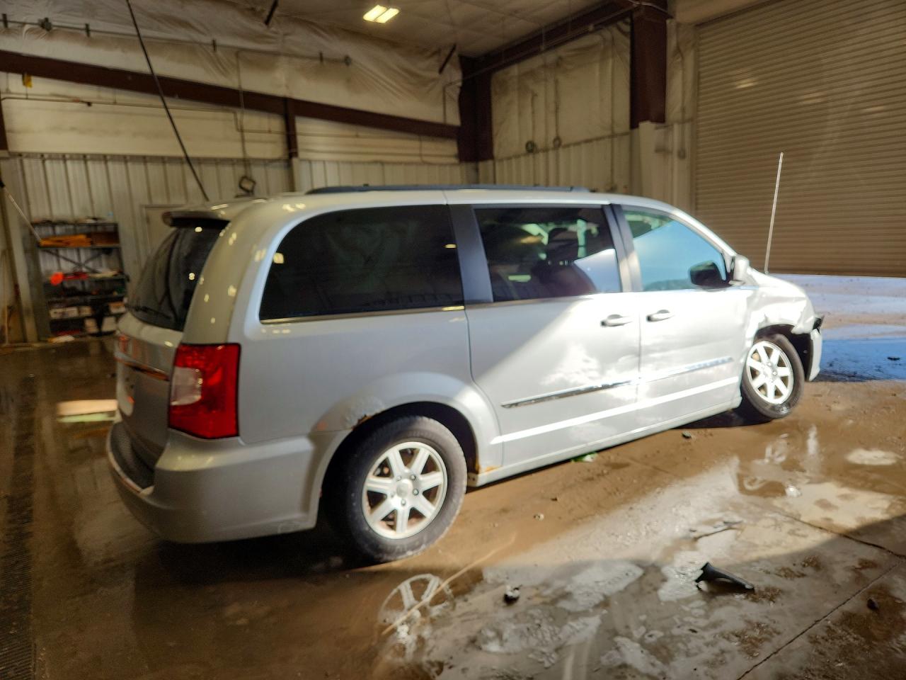 2012 CHRYSLER TOWN & COUNTRY TOURING photo 3