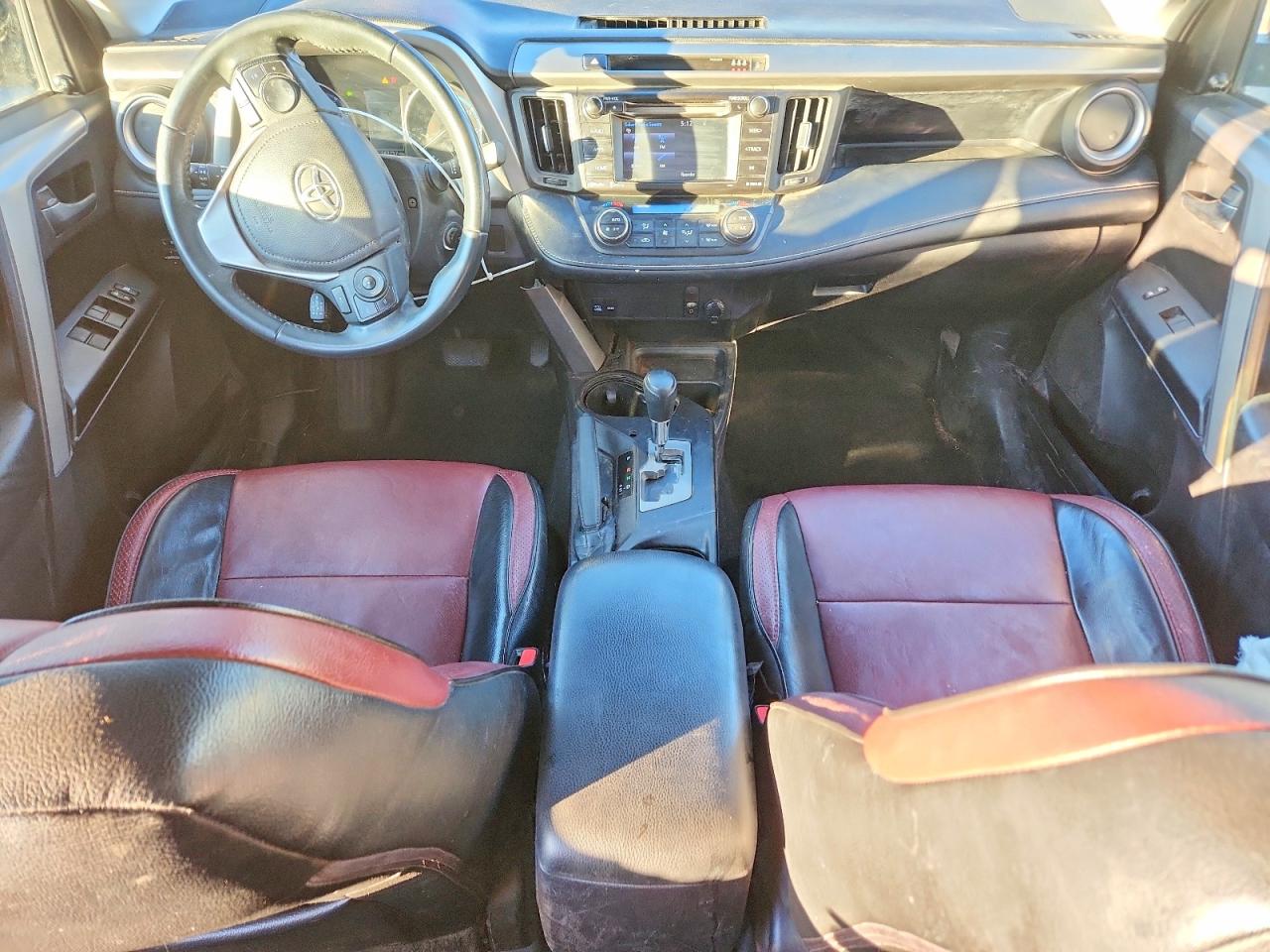 2017 TOYOTA RAV4 XLE photo 22