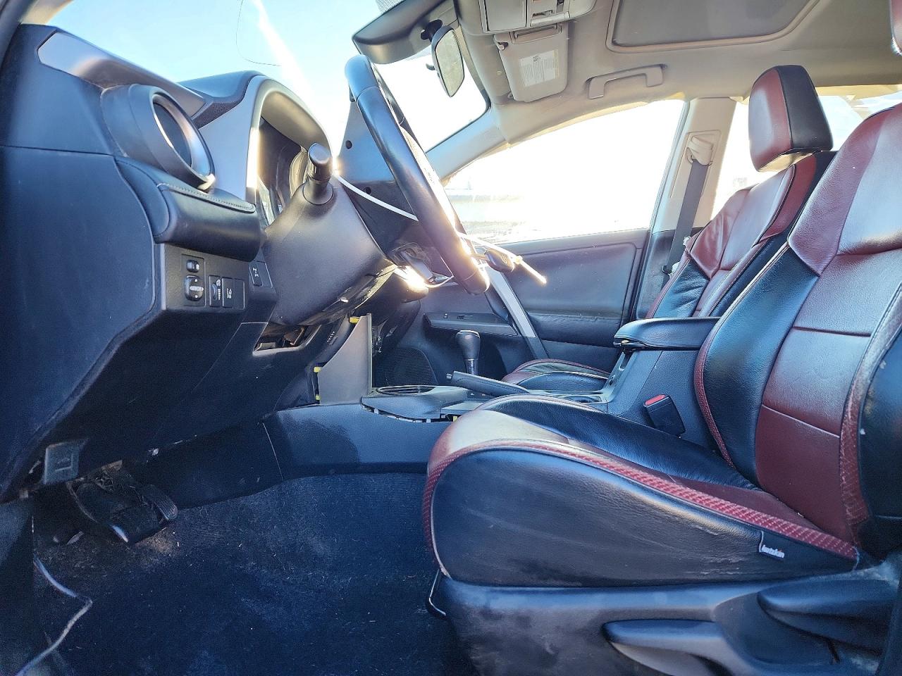 2017 TOYOTA RAV4 XLE photo 19