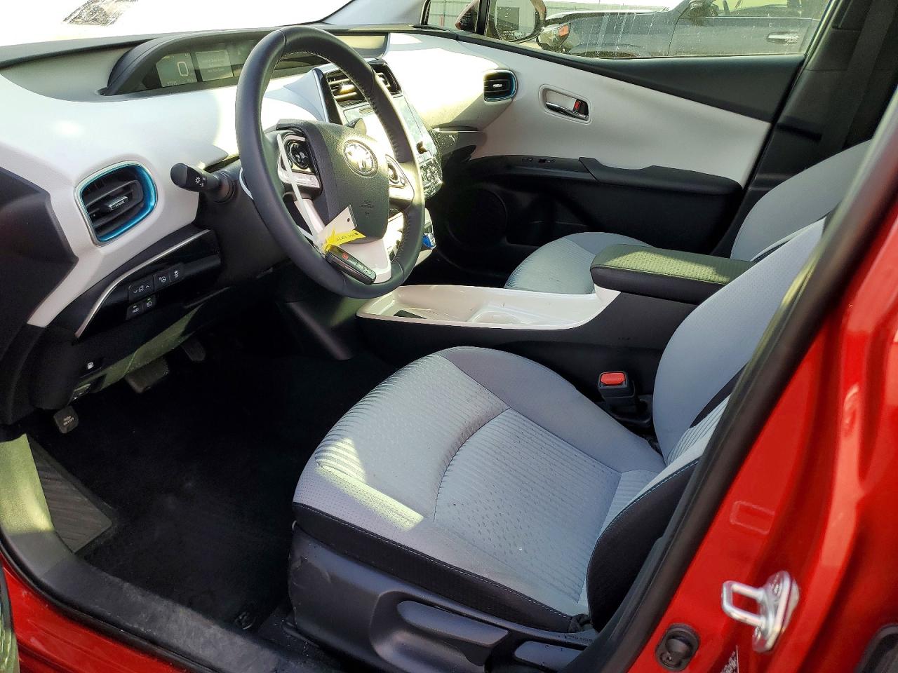 2018 TOYOTA PRIUS photo 7