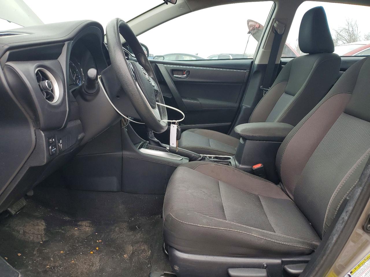 2017 TOYOTA COROLLA L photo 13
