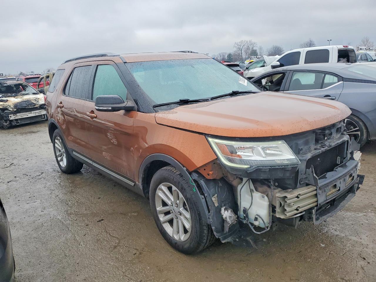 2017 FORD EXPLORER XLT photo 4