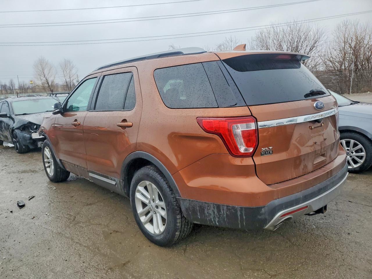 2017 FORD EXPLORER XLT photo 2