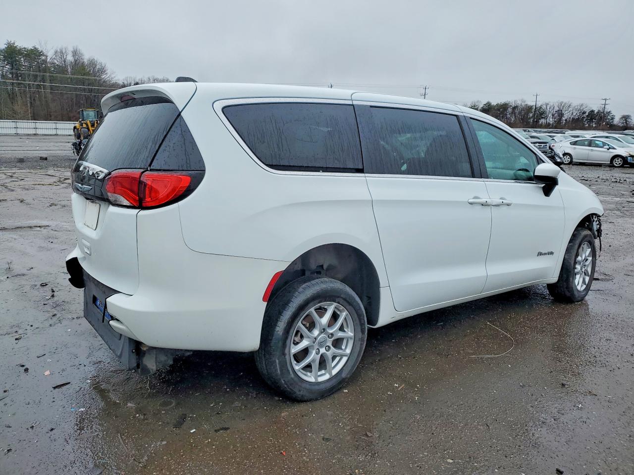 2023 CHRYSLER VOYAGER LX photo 5
