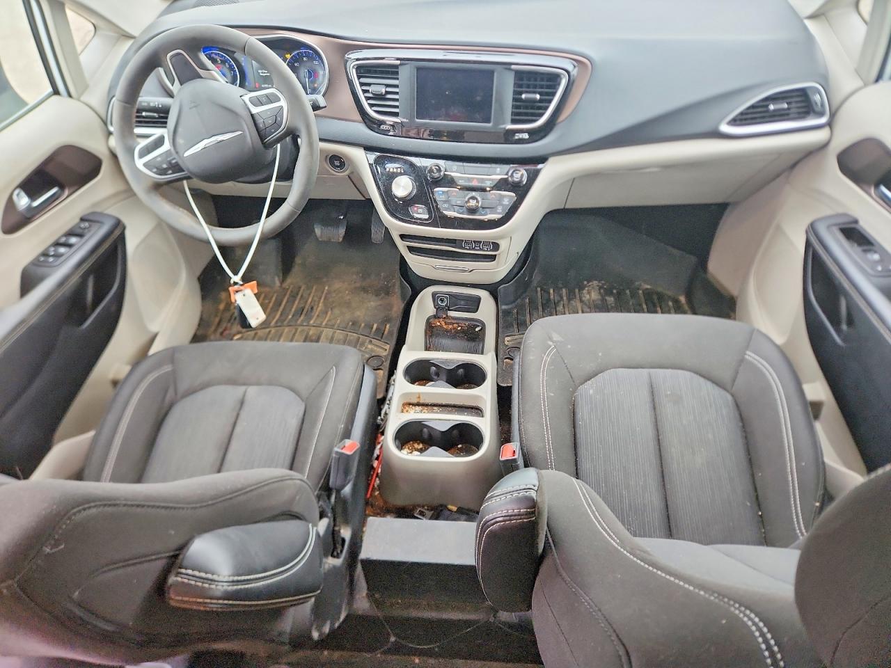 2023 CHRYSLER VOYAGER LX photo 15