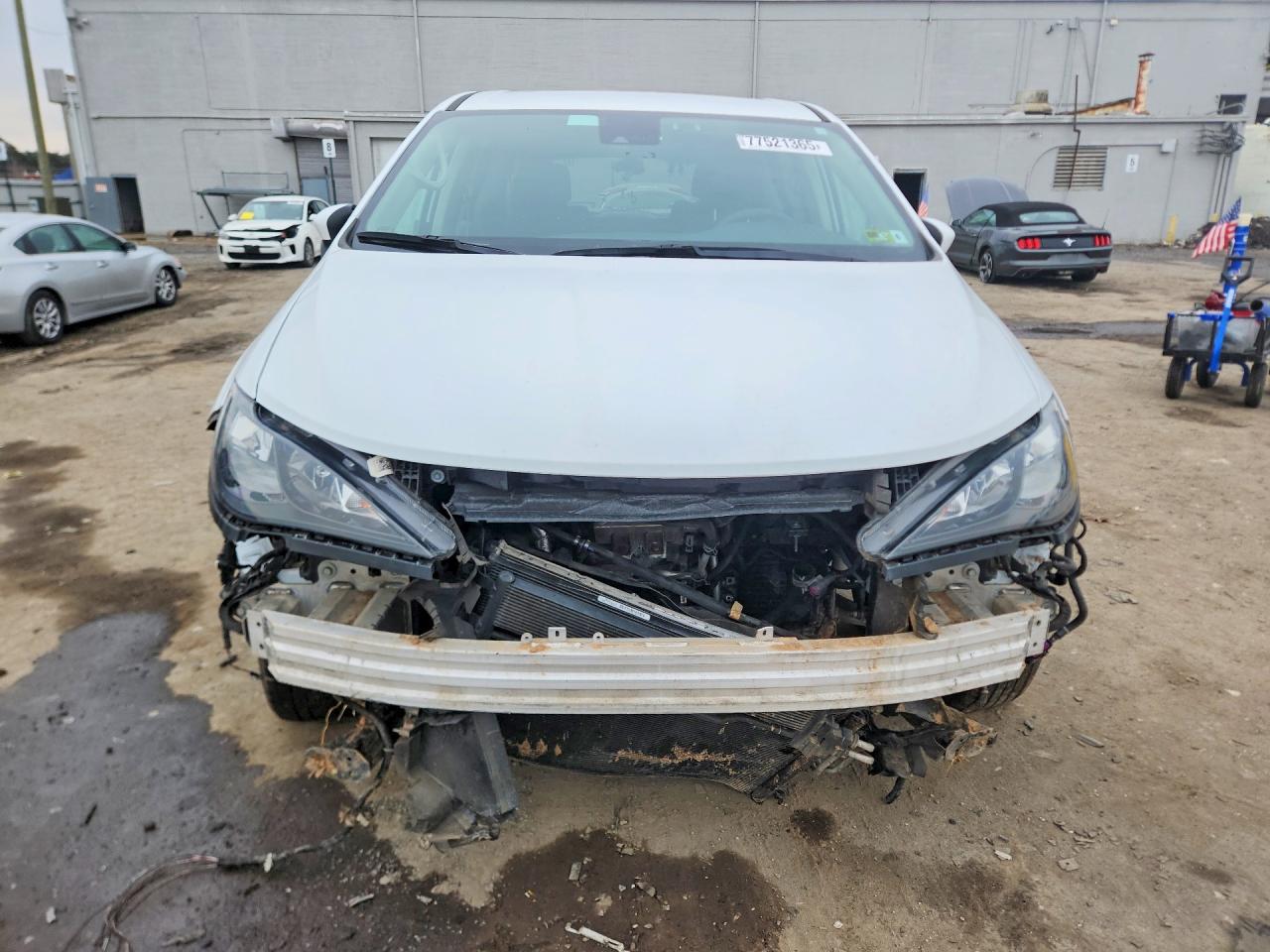 2023 CHRYSLER VOYAGER LX photo 9