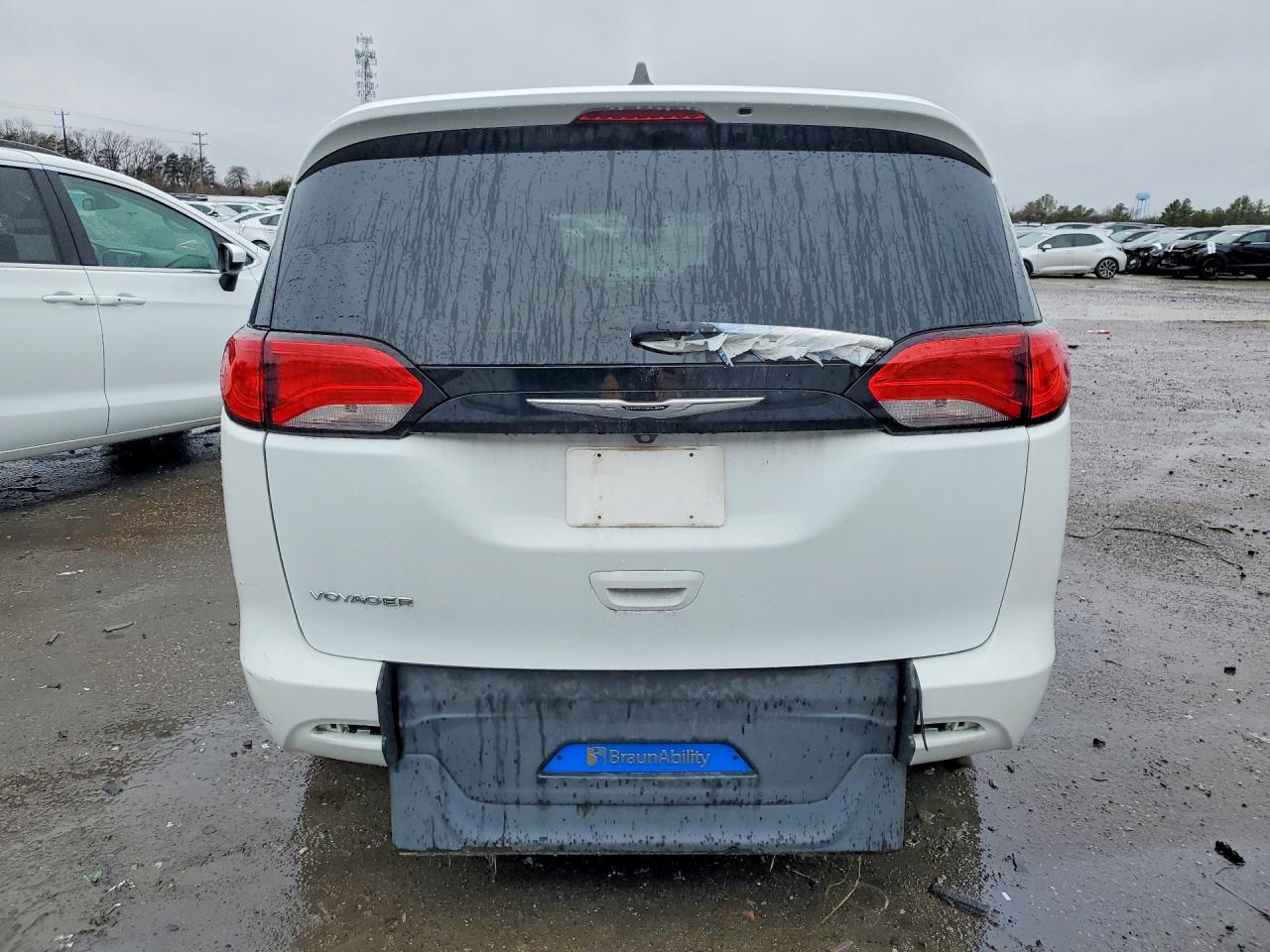 2023 CHRYSLER VOYAGER LX photo 11