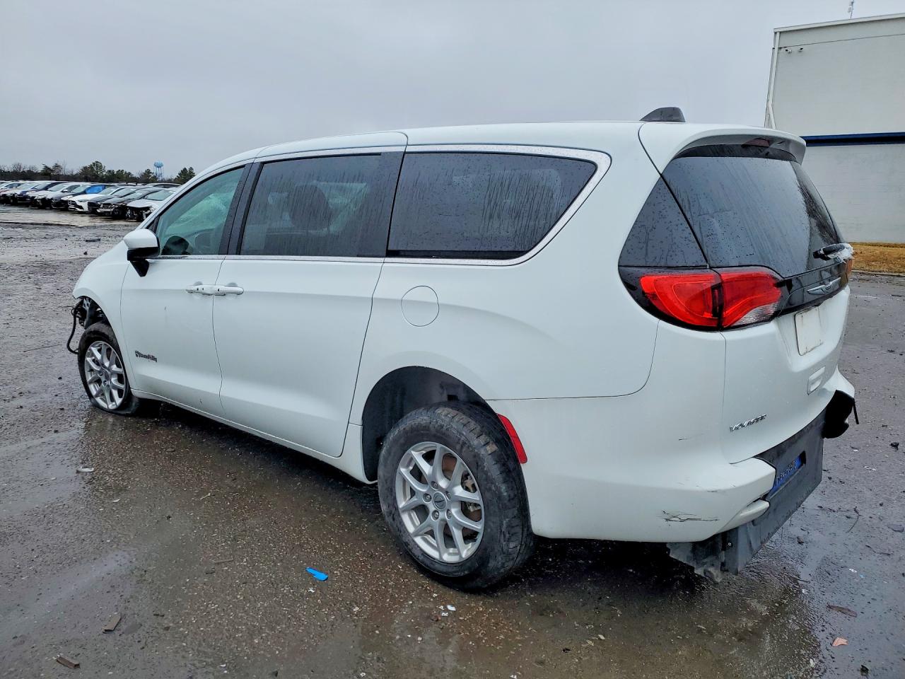 2023 CHRYSLER VOYAGER LX photo 3