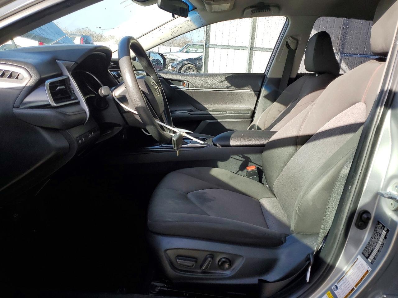 2018 TOYOTA CAMRY LE photo 7