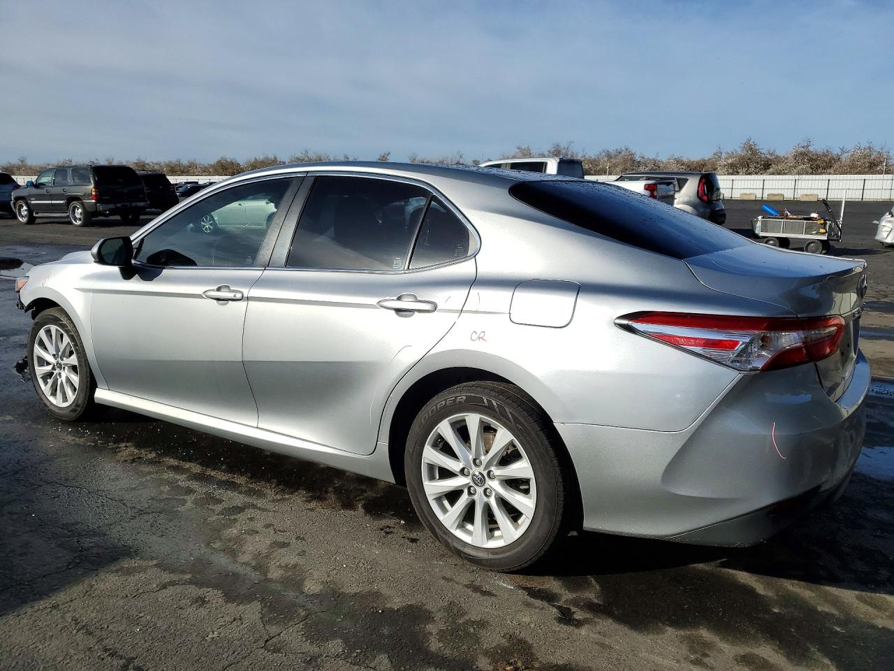 2018 TOYOTA CAMRY LE photo 2