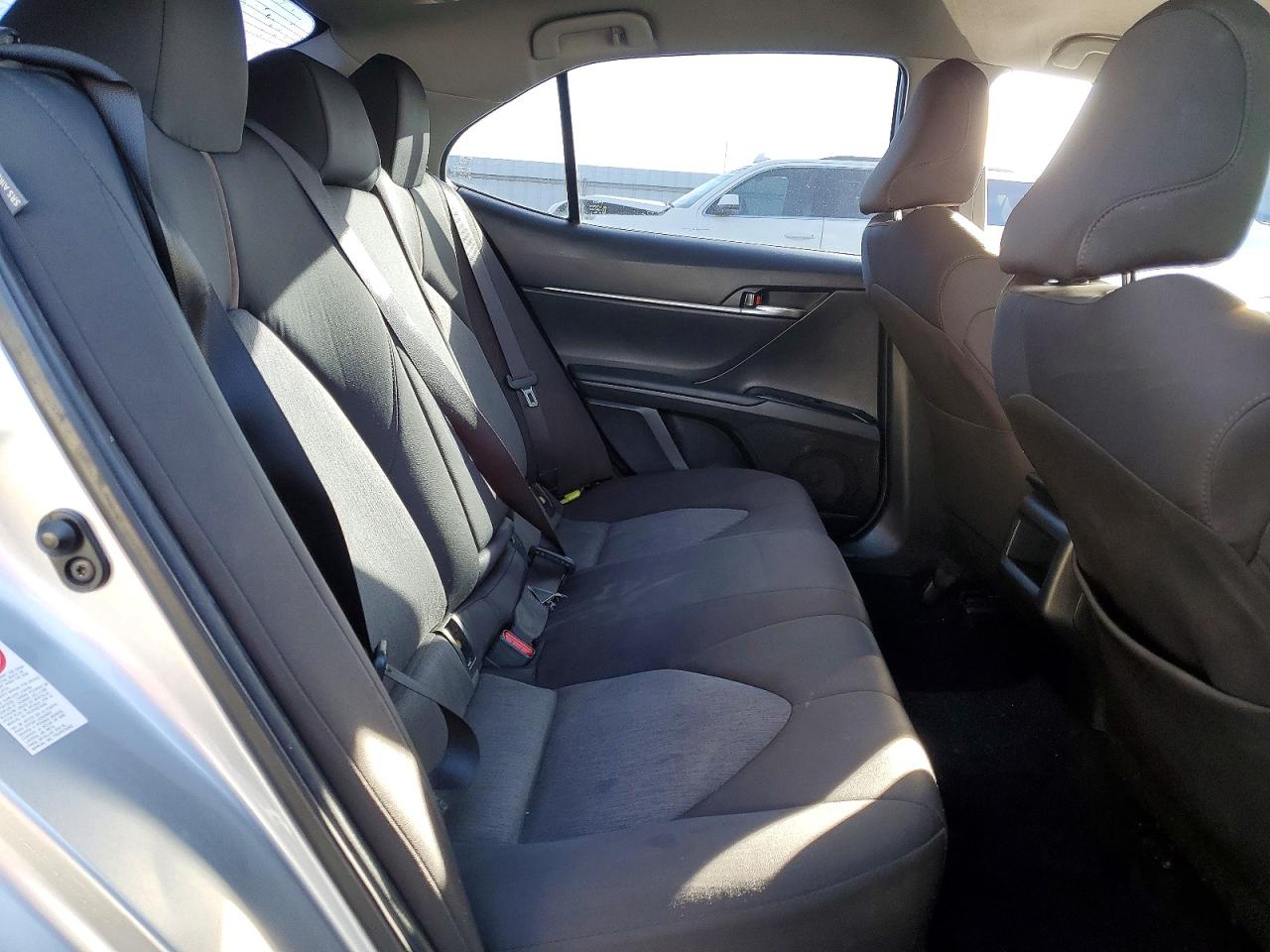 2018 TOYOTA CAMRY LE photo 10