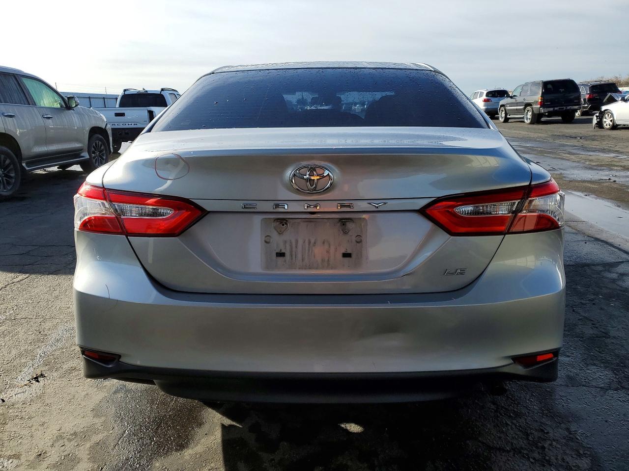 2018 TOYOTA CAMRY LE photo 6